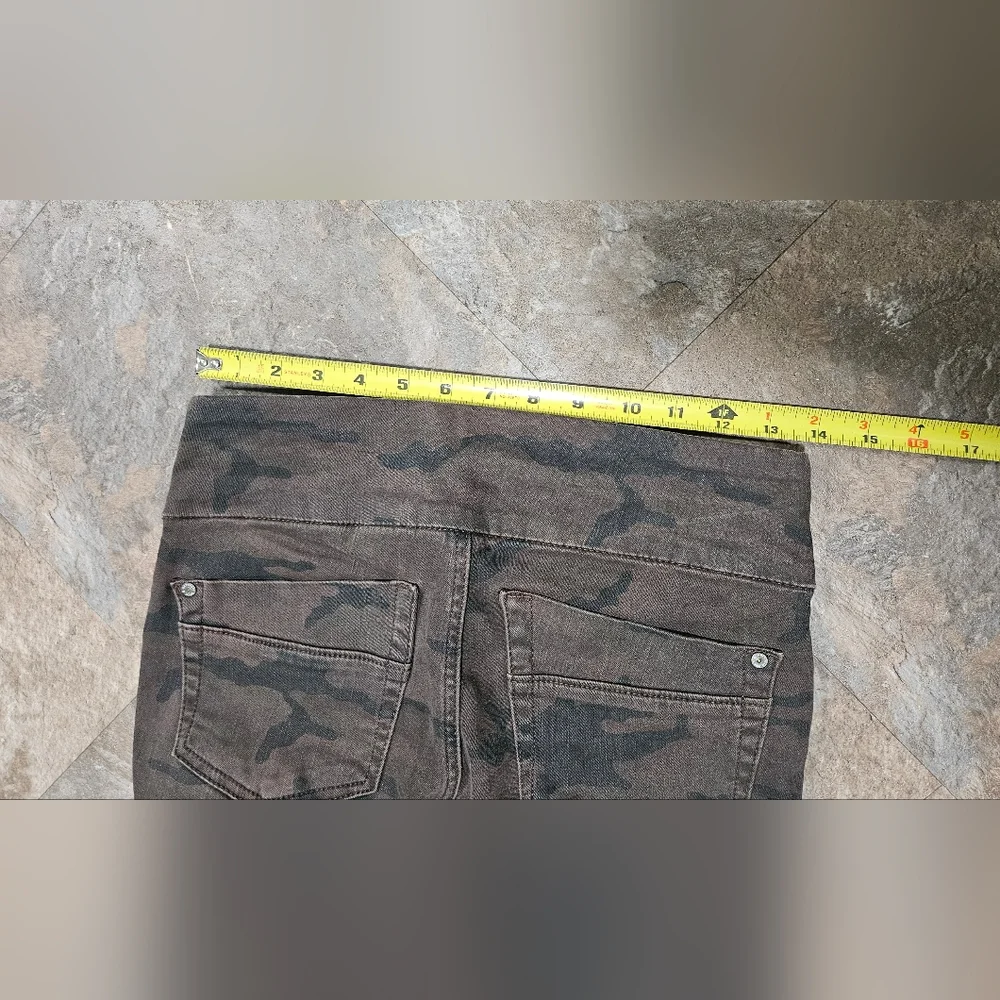 Rock & Republic Camouflage Skinny Jeans - Picture 3 of 8